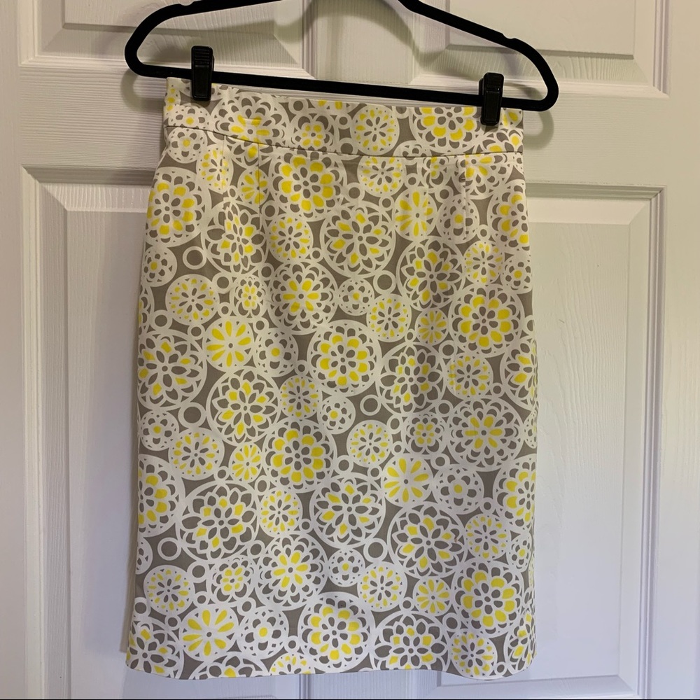 Isabel & Nina Gray White and Yellow Skirt Size 4